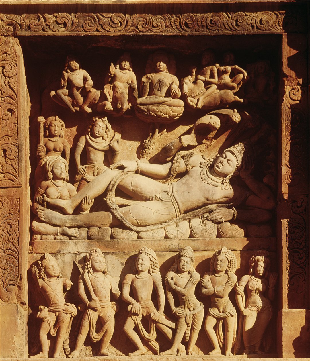 विष्णु के मंदिर से नाग, शेषा पर विष्णु का चित्रण करते हुए राहत, 500 ईस्वी सन् द्वारा इंडियन स्कूल