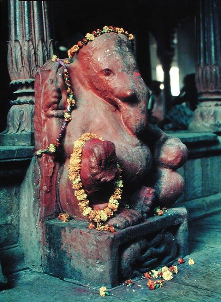 हाथी भगवान, गणेश (चित्रित पत्थर) द्वारा इंडियन स्कूल