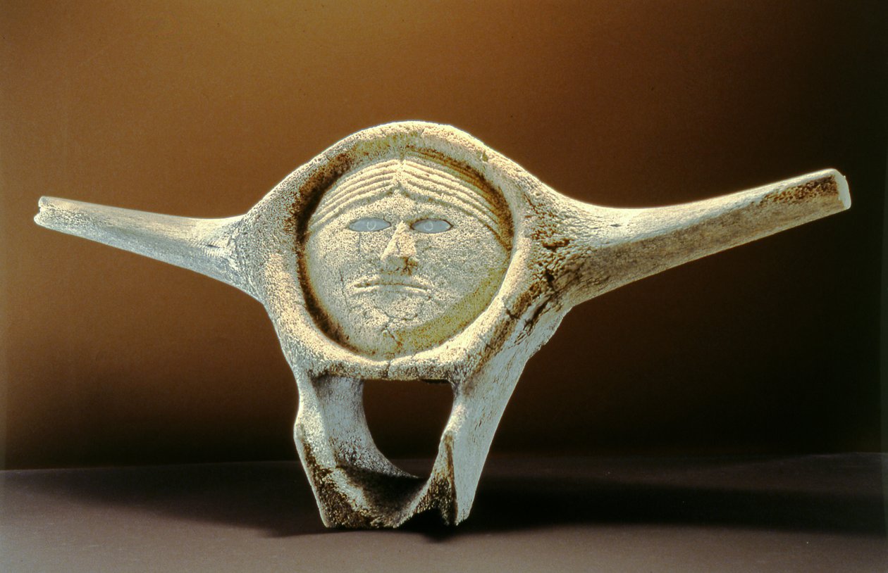 Janus Head, केप डोर्सेट (व्हेल कशेरुक) से (विस्तार से देखने के लिए 228681) द्वारा इनुइट स्कूल