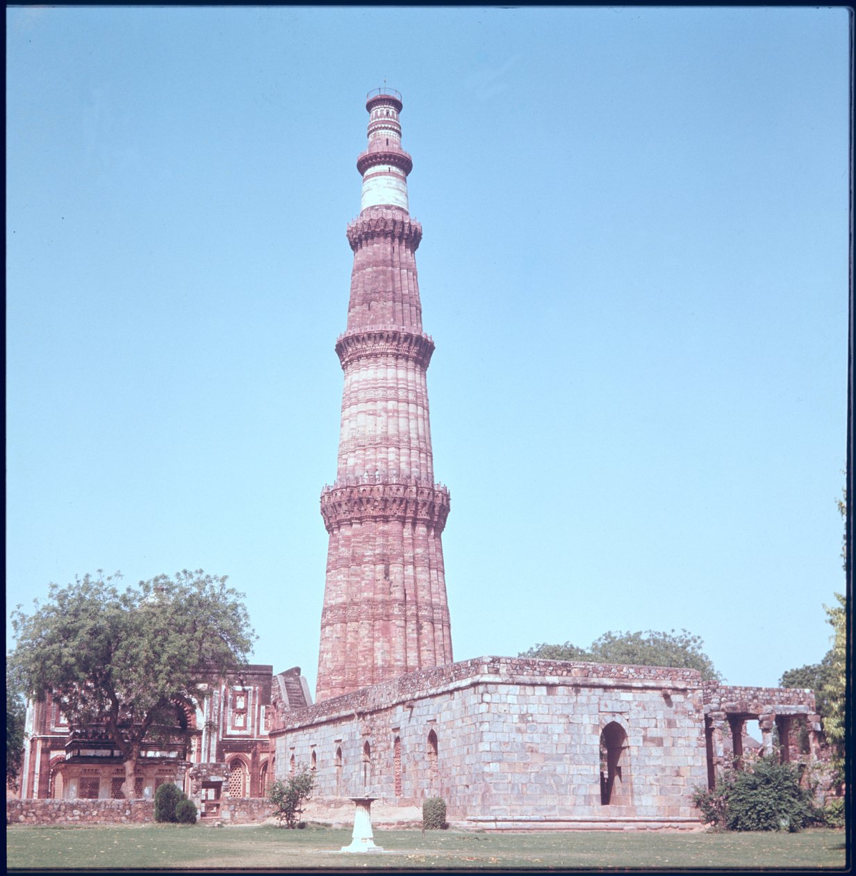 कुतब मीनार, 1193-1230 बनाया गया द्वारा इस्लामी स्कूल