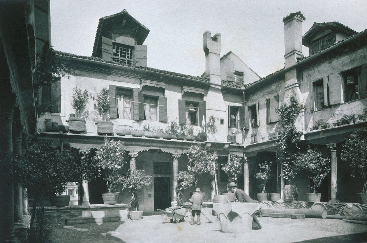 विनीशियन प्रांगण द्वारा इतालवी फोटोग्राफर