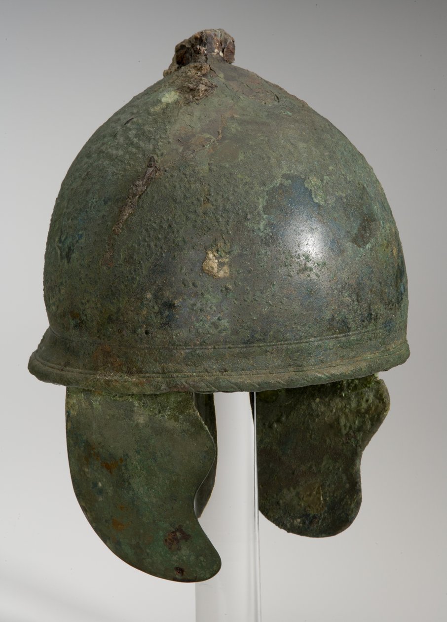टाइप ए &39;मोंटेफोरिनो&39; हेलमेट, c.400-200 BCE (कांस्य और लोहा) द्वारा इतालवी प्रायद्वीप
