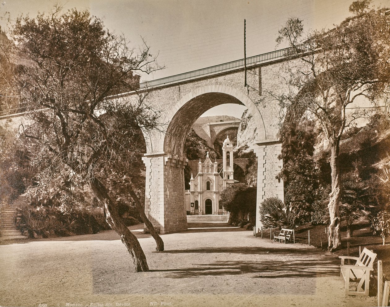 एल्बम "जेनोआ और पीसा": मोनाको में चैपल सैंट डेवोट, c.1880-90 (बी / डब्ल्यू फोटो) द्वारा इतालवी फोटोग्राफर