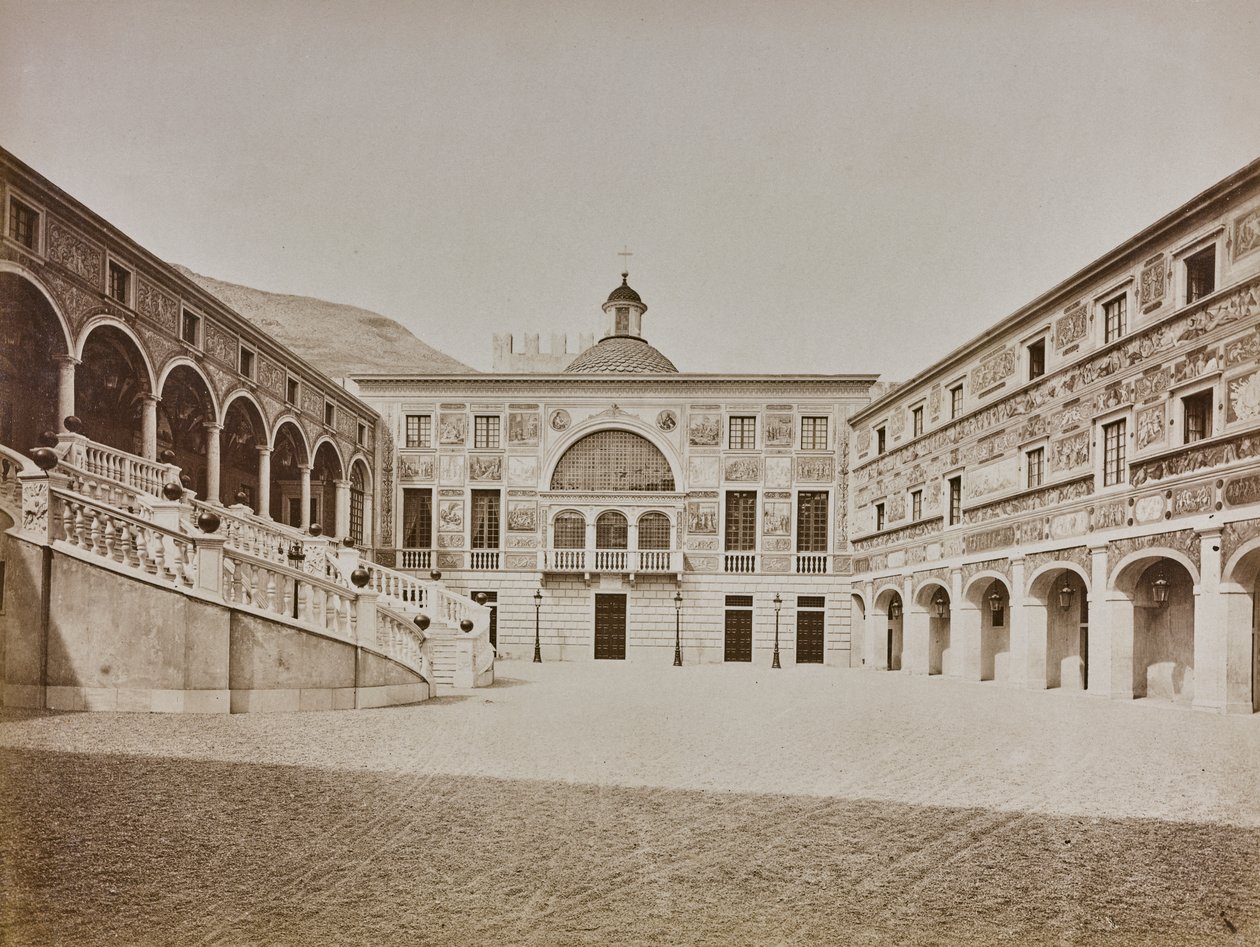 एल्बम "इटली 1882, नेपल्स, पाइस, गेन्स, कॉर्निश": मोनाको के राजकुमार के महल का आंतरिक प्रांगण द्वारा इतालवी फोटोग्राफर