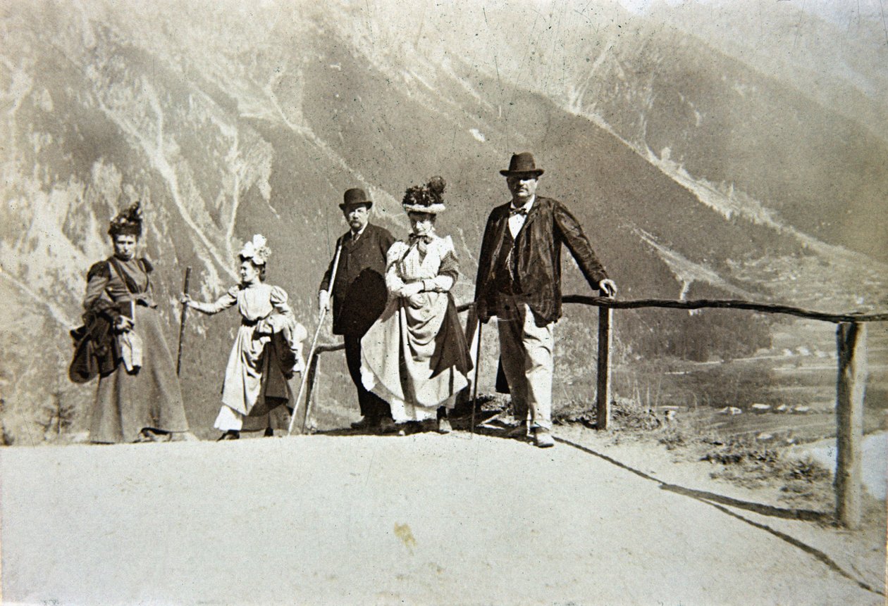 पहाड़ों में पर्यटक, इटली, c.1895 (सीपिया फोटो) द्वारा इतालवी फोटोग्राफर