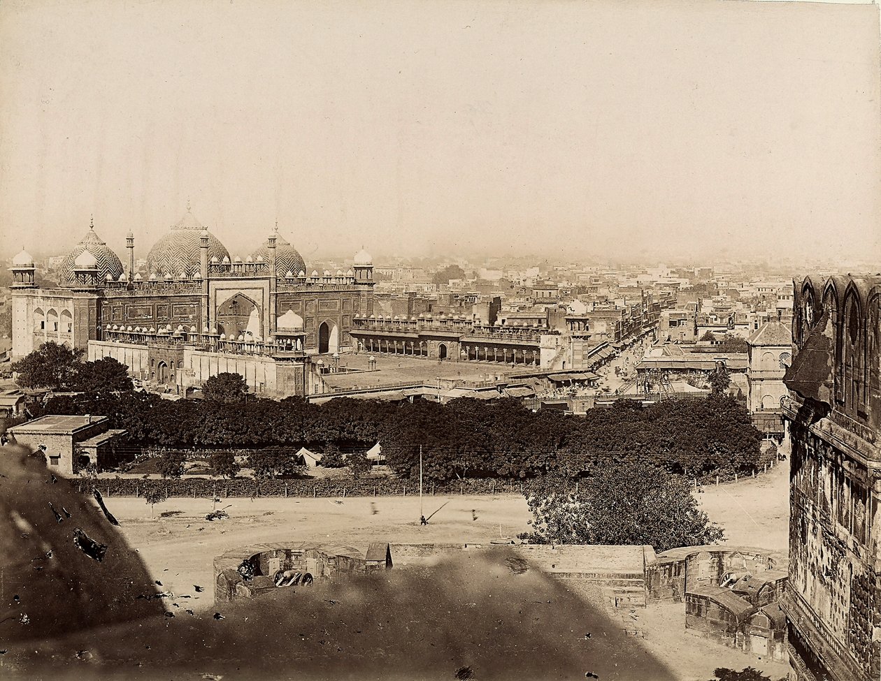 आगरा शहर और मोती मस्जिद (आगरा किला) का दृश्य, c.1890 (सिल्वर जिलेटिन प्रिंट) द्वारा इतालवी फोटोग्राफर