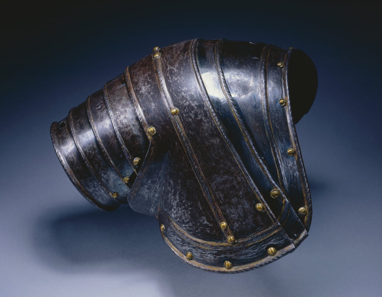 दाएं कंधे के लिए पॉलड्रॉन, c.1560-70 (मिश्रित और सोने का पानी चढ़ा हुआ स्टील) द्वारा इतालवी स्कूल