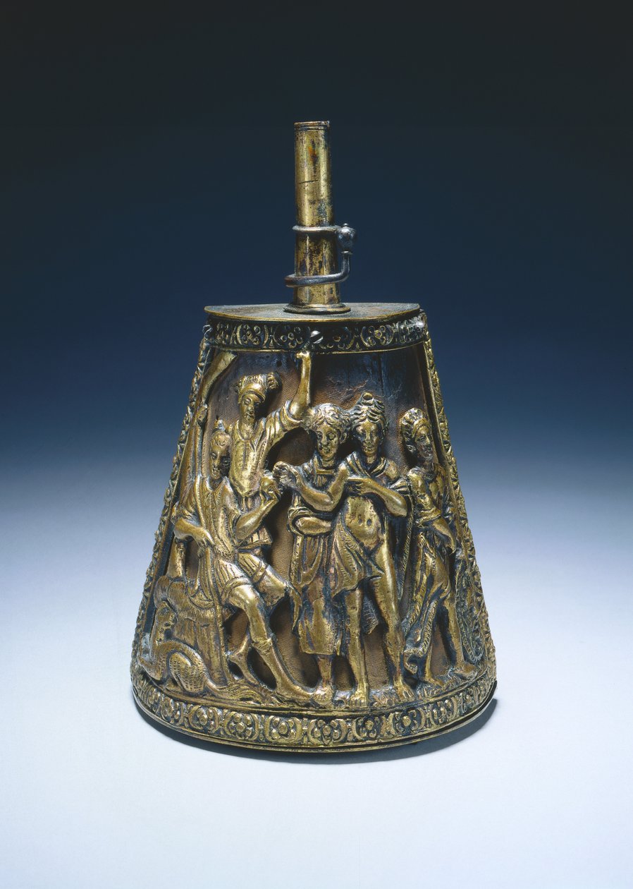 पाउडर फ्लास्क, c.1590 (कपड़े से ढकी लकड़ी पर गिल्ट पीतल) द्वारा इतालवी स्कूल