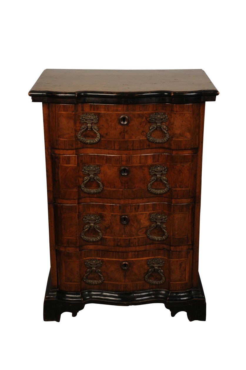 दराज के अखरोट की छाती, c.1730 (अखरोट) द्वारा इतालवी स्कूल