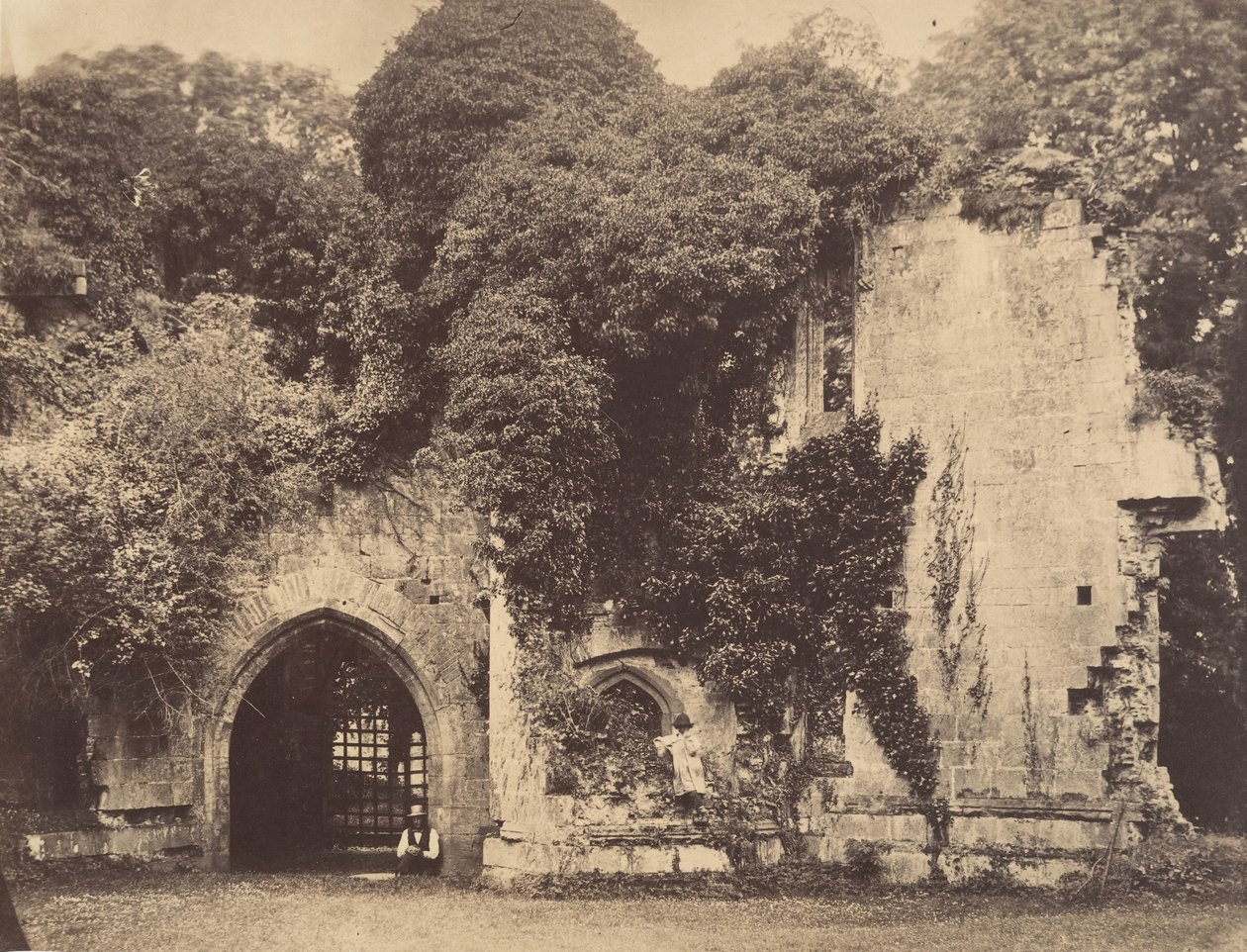 ओल्ड गेटवे, रागलान कैसल, मॉनमाउथशायर, 1855। द्वारा जे. होल्डन