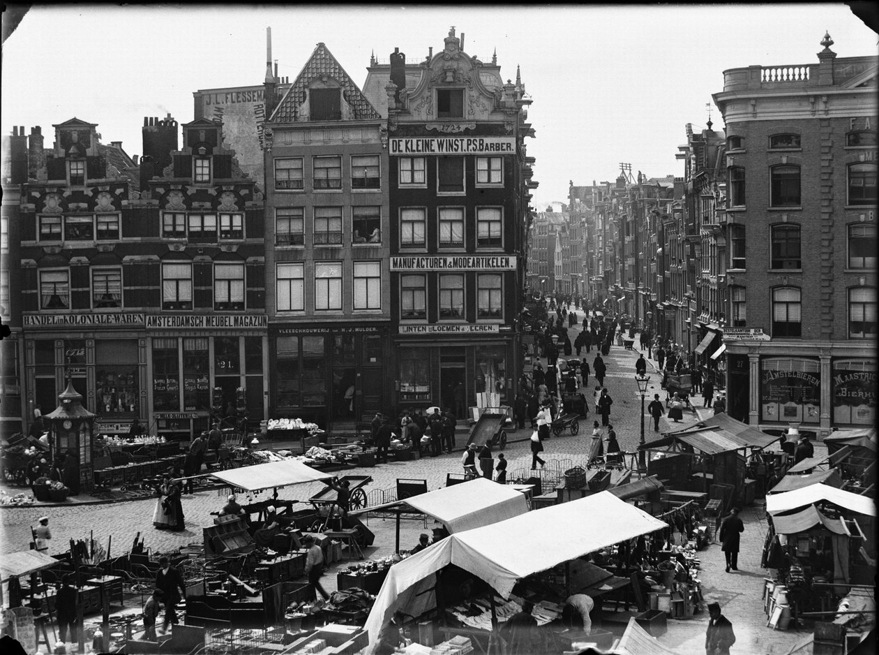 Nieuwmarkt 19-27 द्वारा जैकब ओली