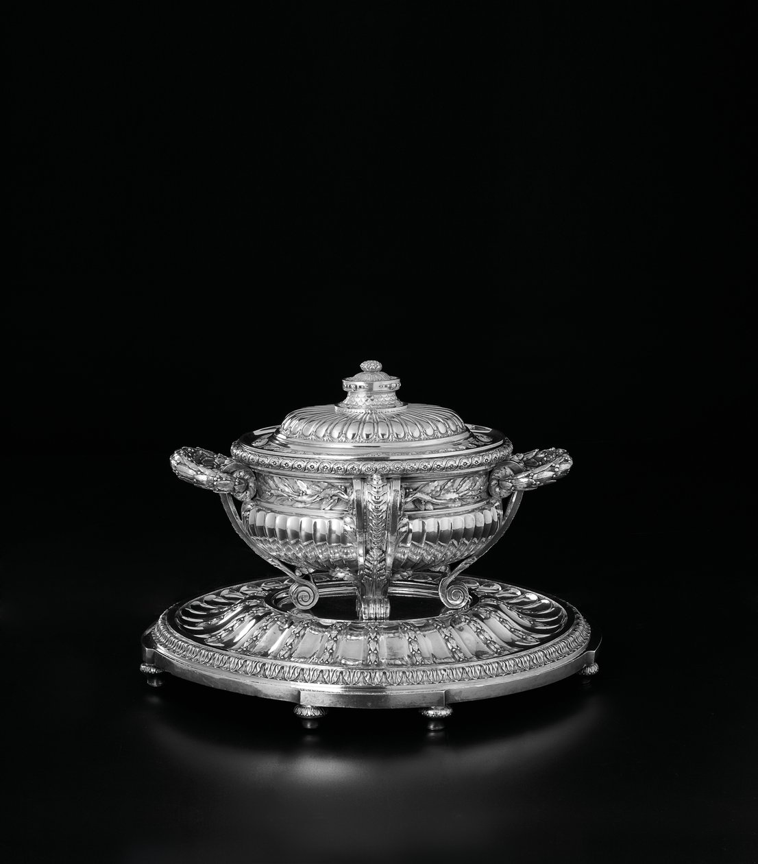लुई XV सूप ट्यूरेन, ओर्लोफ सेवा, 1770 से कवर और खड़ा है द्वारा जैक्स निकोलस Roettiers