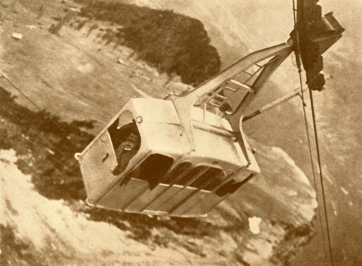 ए स्विंग इनटू स्पेस, c1930। द्वारा जेम्स