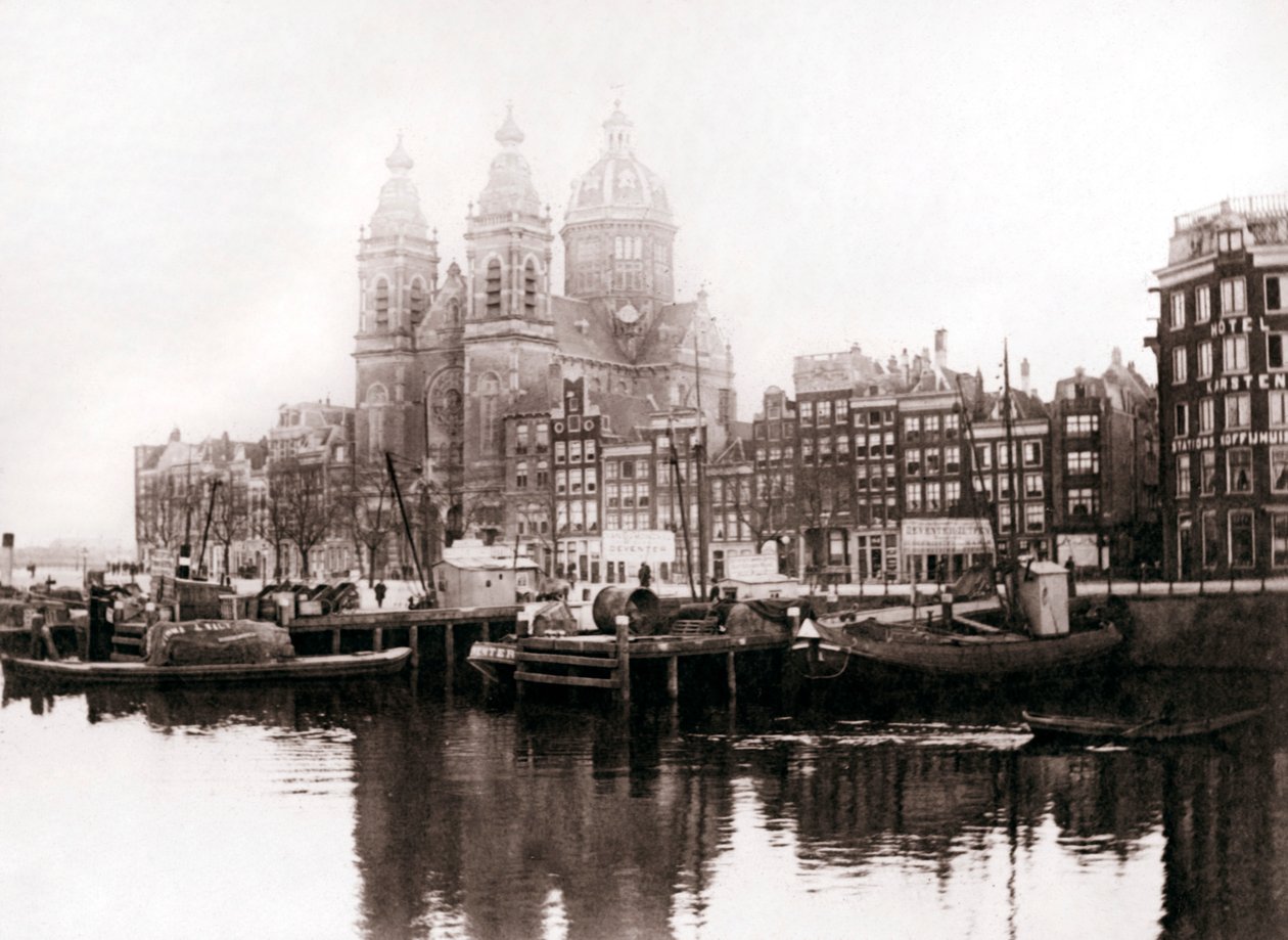 चर्च ऑफ़ सेंट निकोलस इन द वॉल, एम्स्टर्डम, 1898। द्वारा जेम्स बैटकिन