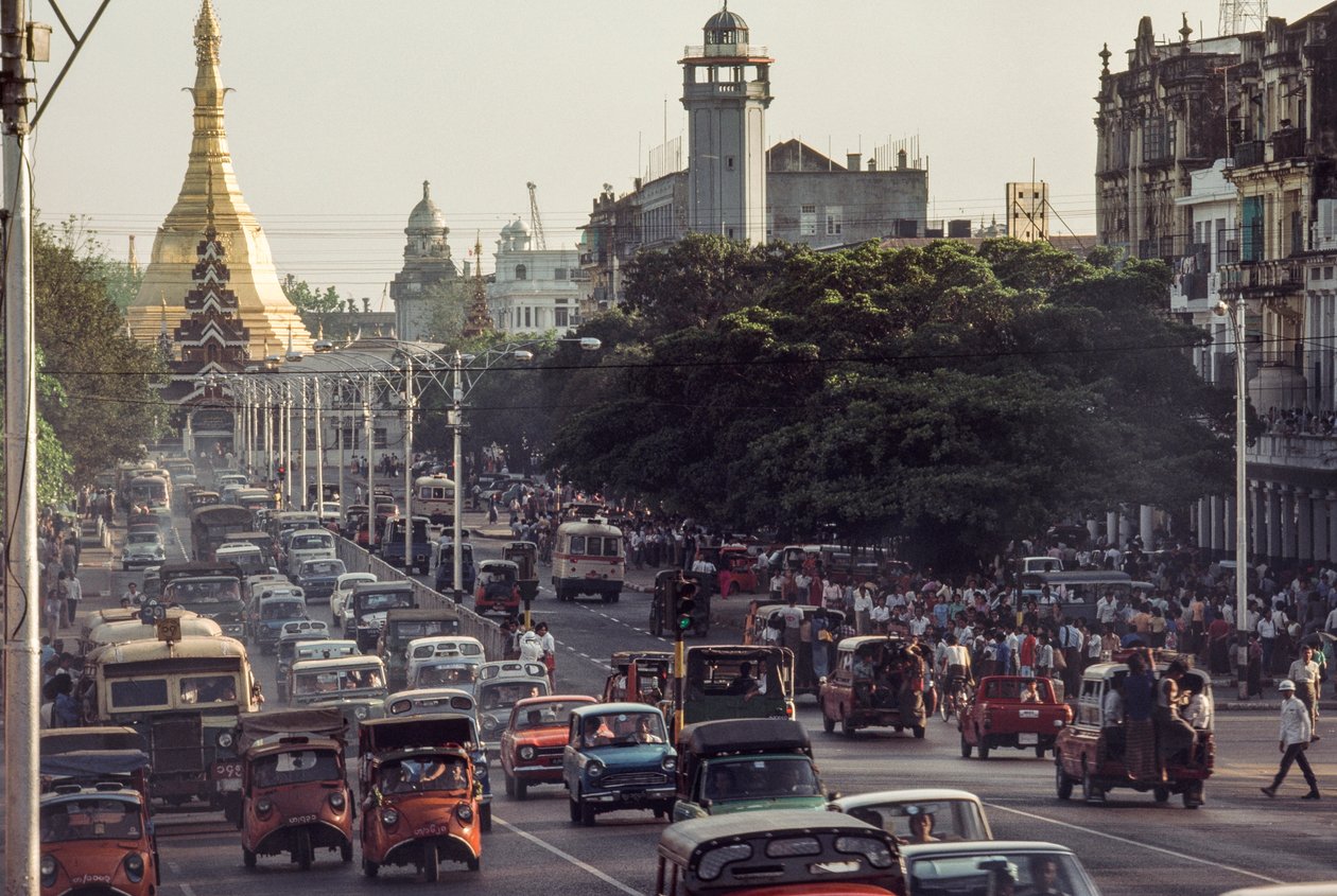  द्वारा जेम्स एल स्टैनफील्ड