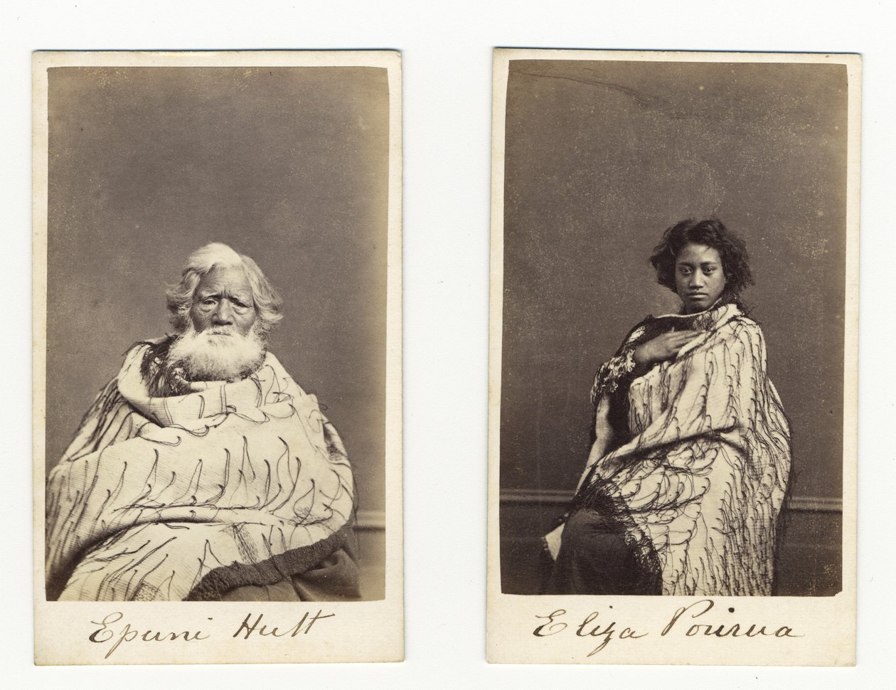 एपुनी हट और एलिजा पोरुआ, c.1865 (एल्बम प्रिंट) द्वारा जेम्स Wrigglesworth