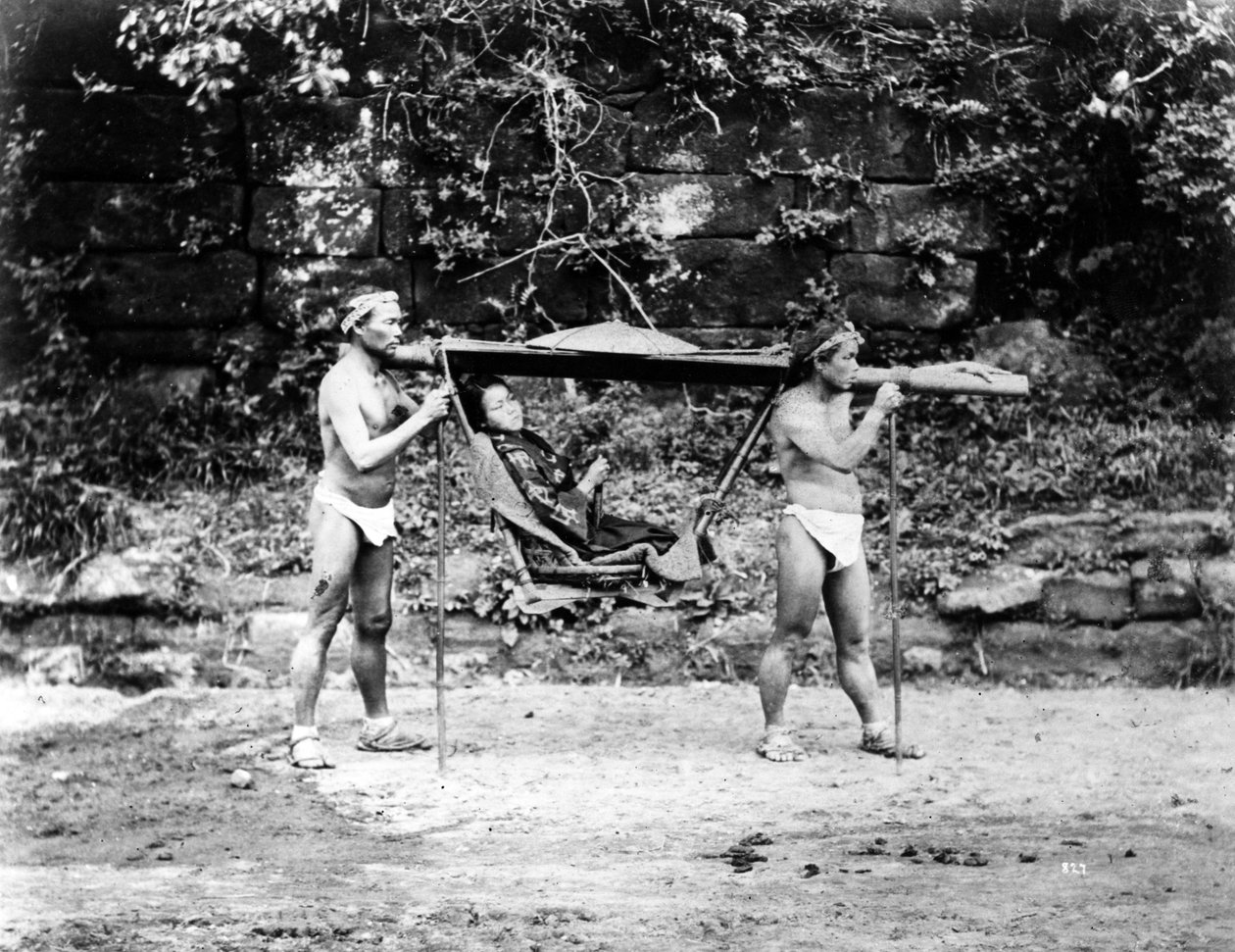 गर्ल इन ए पलानक्विन (नॉरिमोनो), जापान, c.1870s द्वारा जापानी फोटोग्राफर