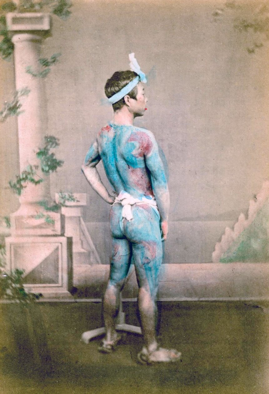 पारंपरिक जापानी Irezumi टैटू के साथ एक दूल्हे का पोर्ट्रेट, c.1882 (हाथ के रंग का एल्बमन फोटो) द्वारा जापानी फोटोग्राफर