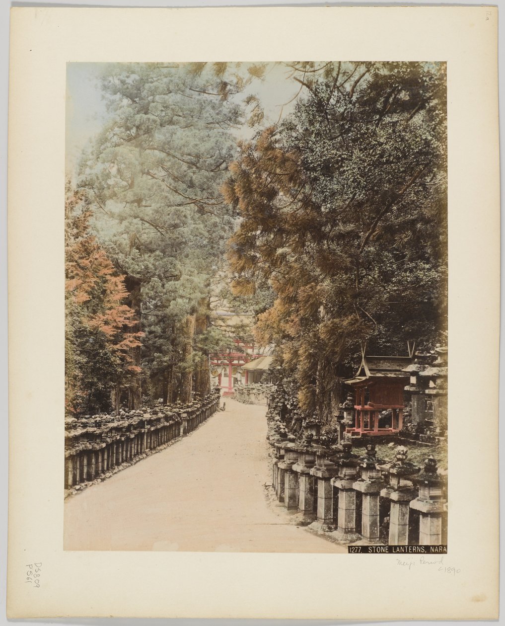 स्टोन लालटेन, नारा, जापान, c.1890 (हाथ से रंगीन b/w फोटो) द्वारा जापानी फोटोग्राफर