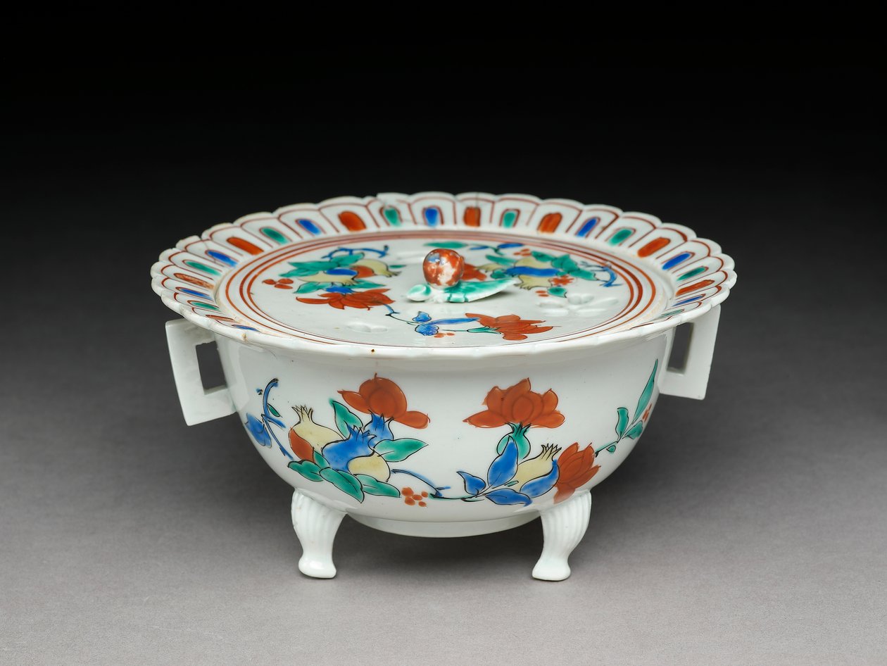 एक फ्लैट ढक्कन के साथ कोरो कटोरा, काकीमोन संबंधित वेयर, 1680-1700 (मिट्टी के बरतन के साथ मिट्टी के बरतन) द्वारा जापानी स्कूल