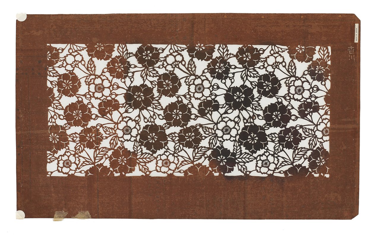 पेपर स्टैंसिल (कटगामी), 19 वीं सदी के अंत में (शहतूत की छाल का कागज़, जिसे ख़ुरमा के रस से उपचारित किया जाता है) द्वारा जापानी स्कूल