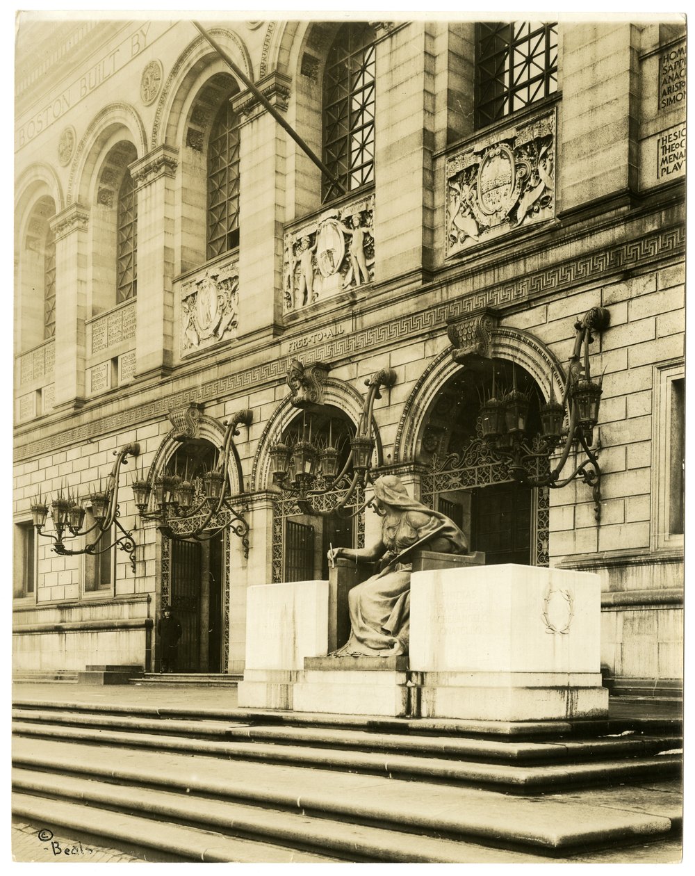 बोस्टन पब्लिक लाइब्रेरी, बोस्टन, c.1902-10 (जिलेटिन सिल्वर फोटो) द्वारा जेसी टार्बो बील्स