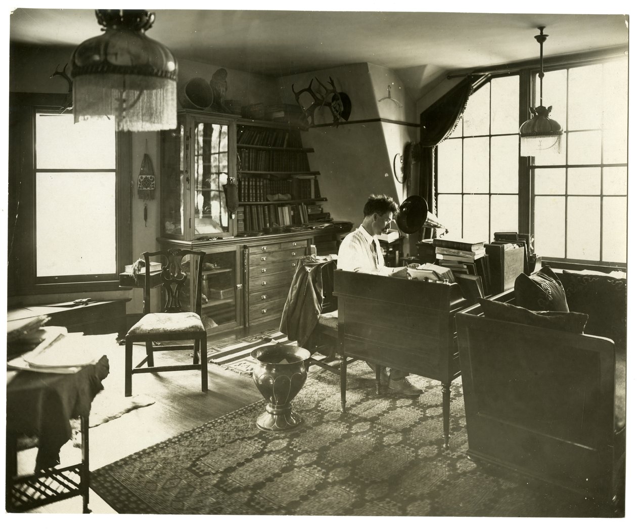 अर्नेस्ट थॉम्पसन सेटन, c.1918 (जिलेटिन सिल्वर फोटो) द्वारा जेसी टार्बो बील्स