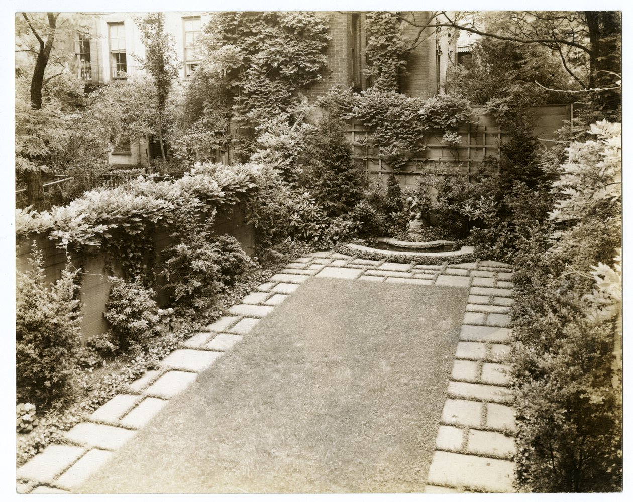 मिस्टर एंड मिसेज जॉन मॉर्गन, 39 डब्ल्यू 11, c.1938-39 (जिलेटिन सिल्वर फोटो) द्वारा जेसी टार्बो बील्स