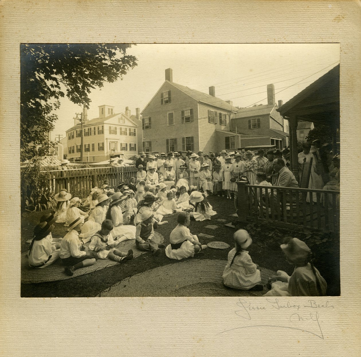 नान्टाकेट द्वीप, मास, c.1905-15 (जिलेटिन सिल्वर फोटो) द्वारा जेसी टार्बो बील्स