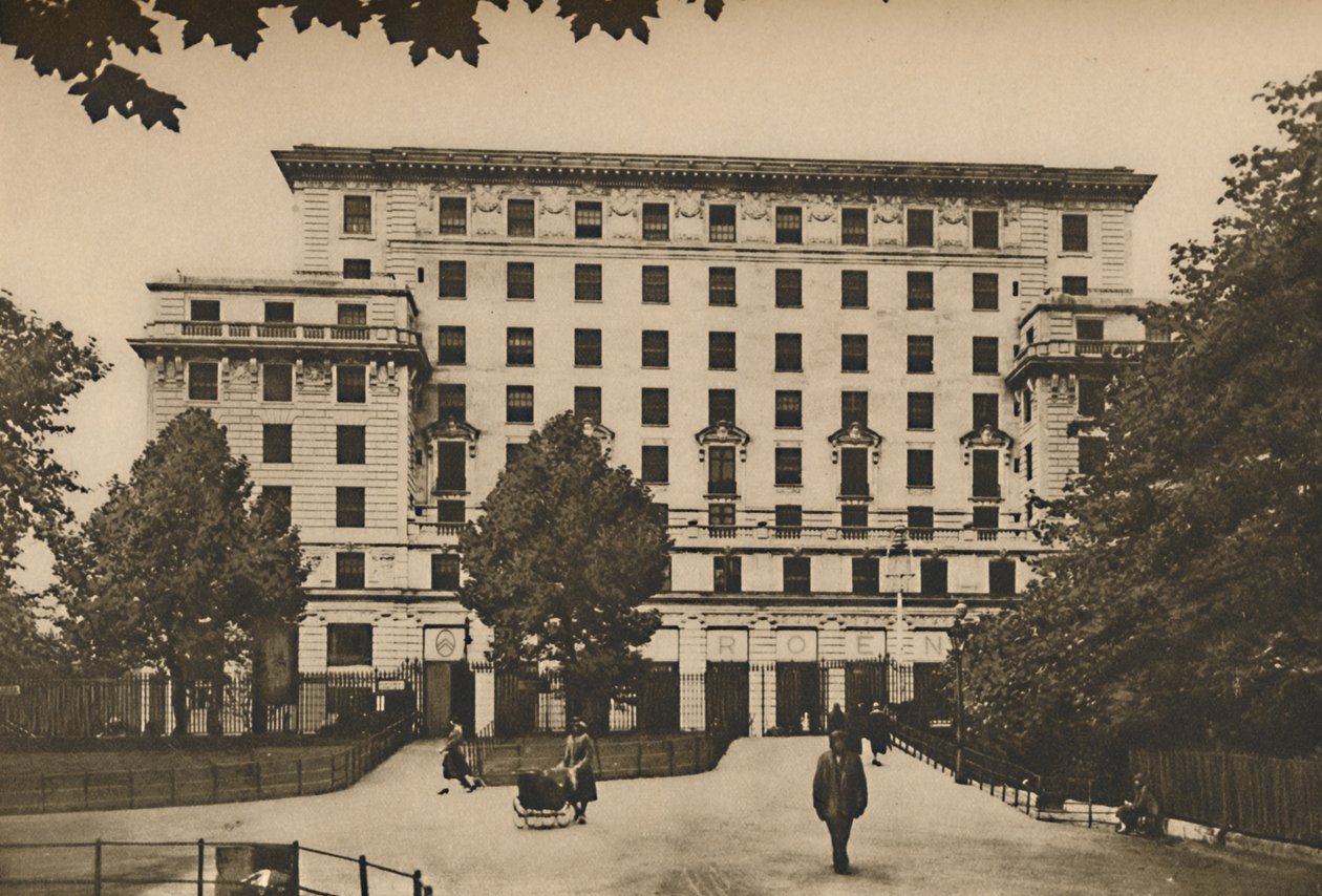 वेस्ट एंड के अधिकांश पर्वतीय स्थल पर चिनाई का पर्वतीय द्रव्यमान, c1935। द्वारा जोएल
