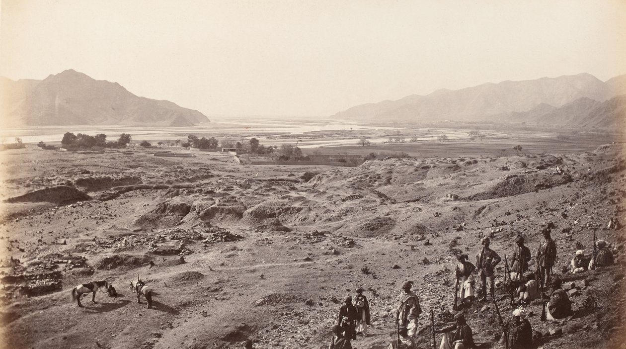 लालपुरा के ऊपर नदी घाटी बसौले की ओर देख रही है, c.1878 (फोटो) द्वारा जोहान हल्समैन