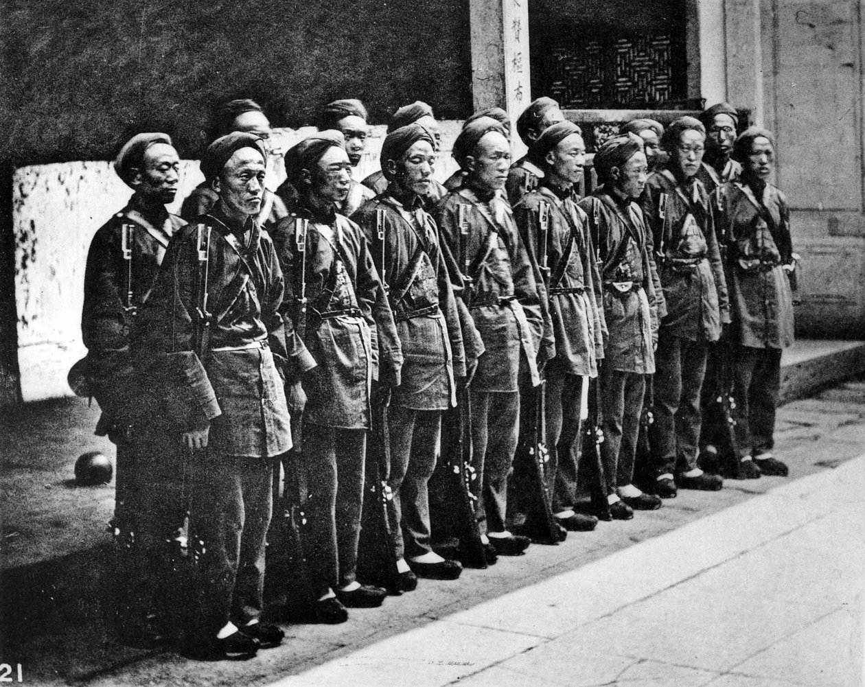 विदेशी, सी .1867-8 द्वारा चीनी सैनिकों की ड्रिलिंग द्वारा जॉन थॉमसन