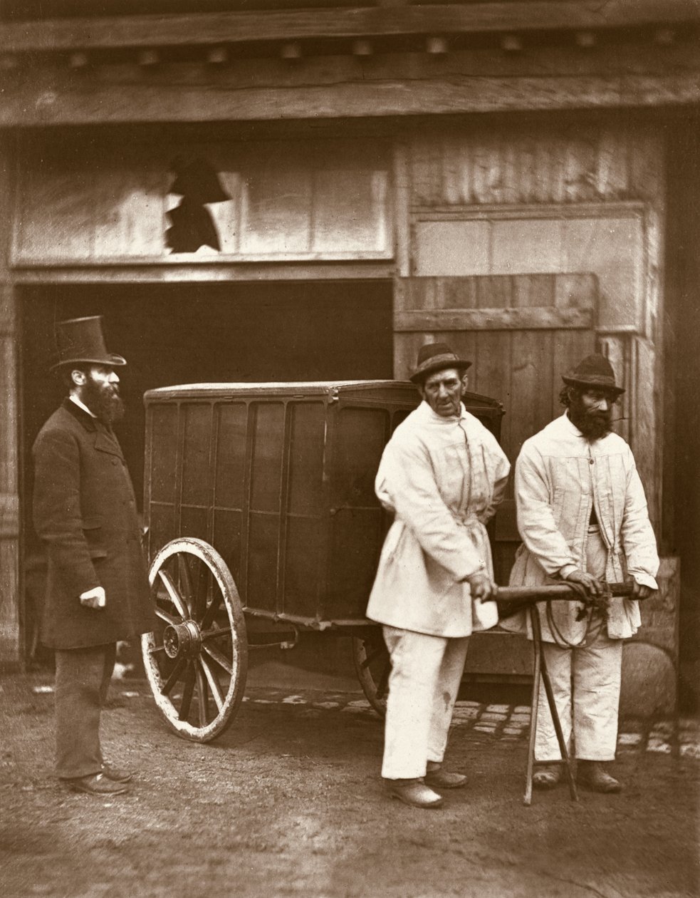 पब्लिक डिसइनफेक्टर्स, &39;स्ट्रीट लाइफ इन लंदन&39;, 1877-78 (वुडबर्बाइप) द्वारा जॉन थॉमसन
