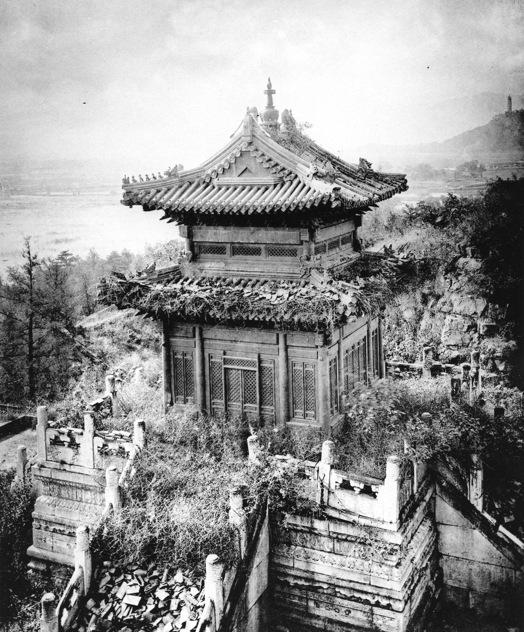 बीजिंग के समर पैलेस में Baoyun कांस्य मंडप, c.1867-72 द्वारा जॉन थॉमसन