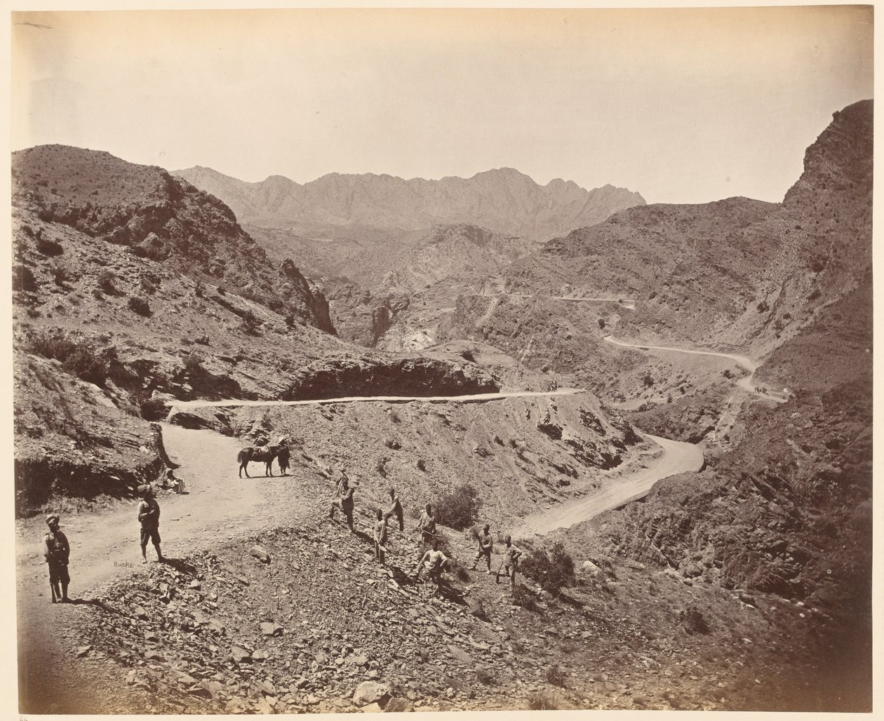 रानी की खुद की मद्रास सैपर्स एंड माइनर्स, 1878 सरका द्वारा बनाई गई सड़क दिखाती हुई लांदी कोटल दर्रा द्वारा जॉन बर्क