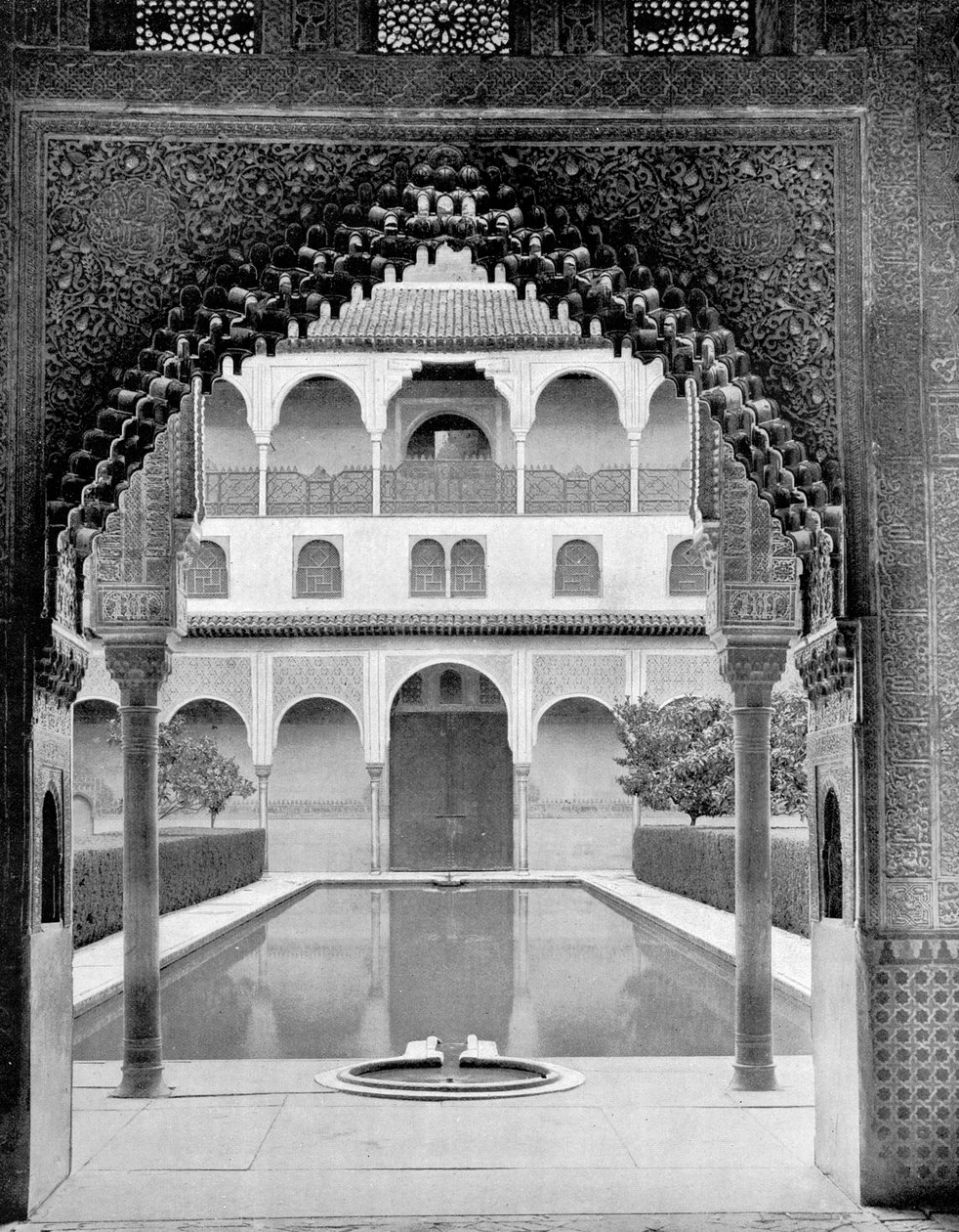 कोर्ट ऑफ़ द म्यूर्ल्स, अल्हाम्ब्रा, स्पेन, 1893। द्वारा जॉन एल। स्टोडर्ड