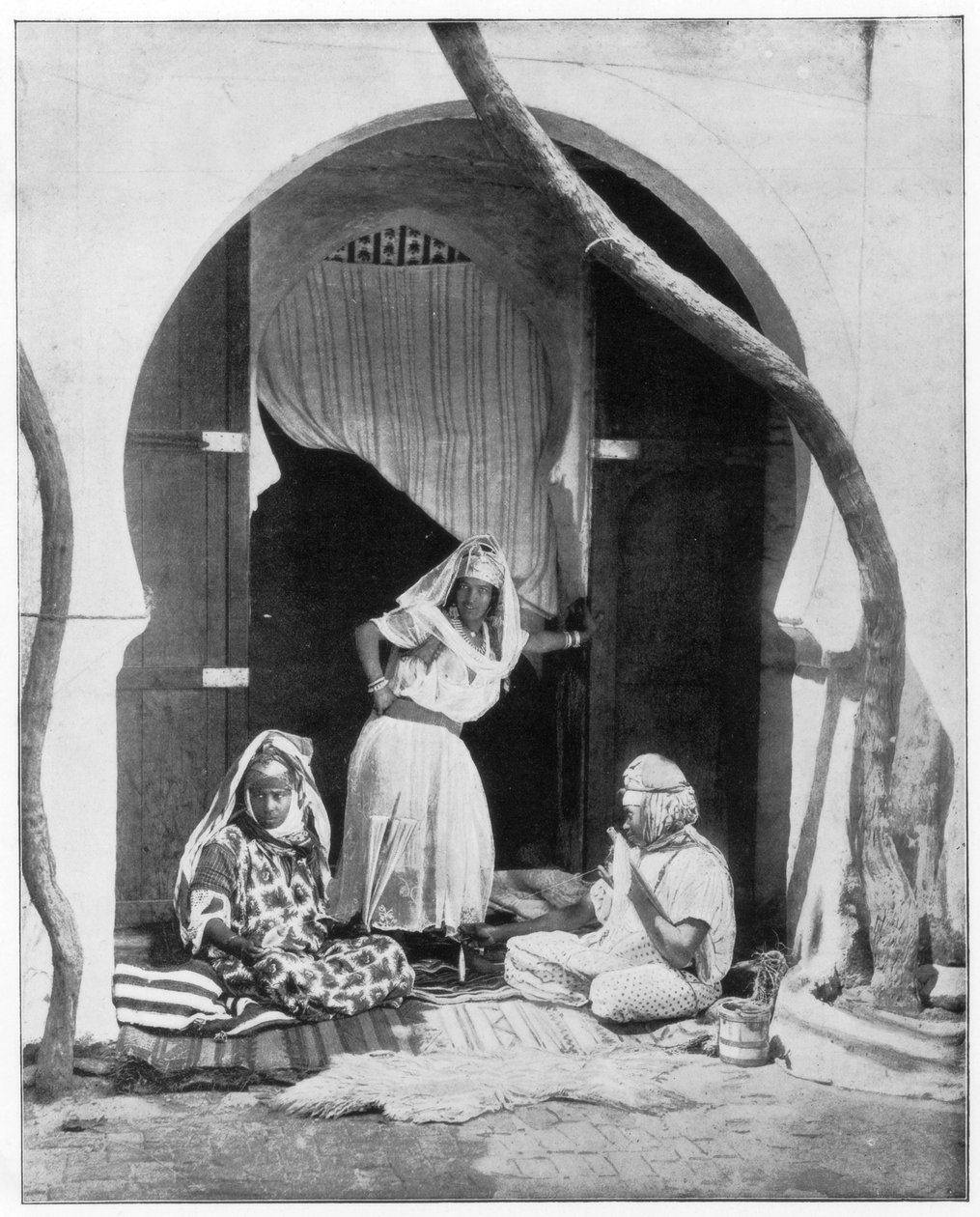 महिलाओं का समूह, अल्जीरिया, अफ्रीका, 19 वीं सदी के अंत में द्वारा जॉन एल। स्टोडर्ड