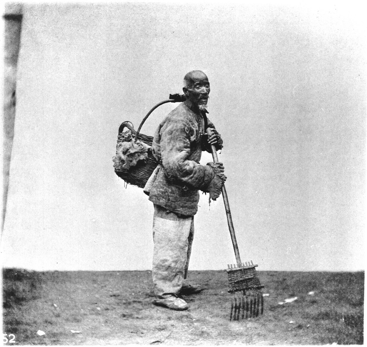 1870 के आसपास चीन में एक दैनिक समाचार पत्र (फोटो) द्वारा जॉन थॉमसन