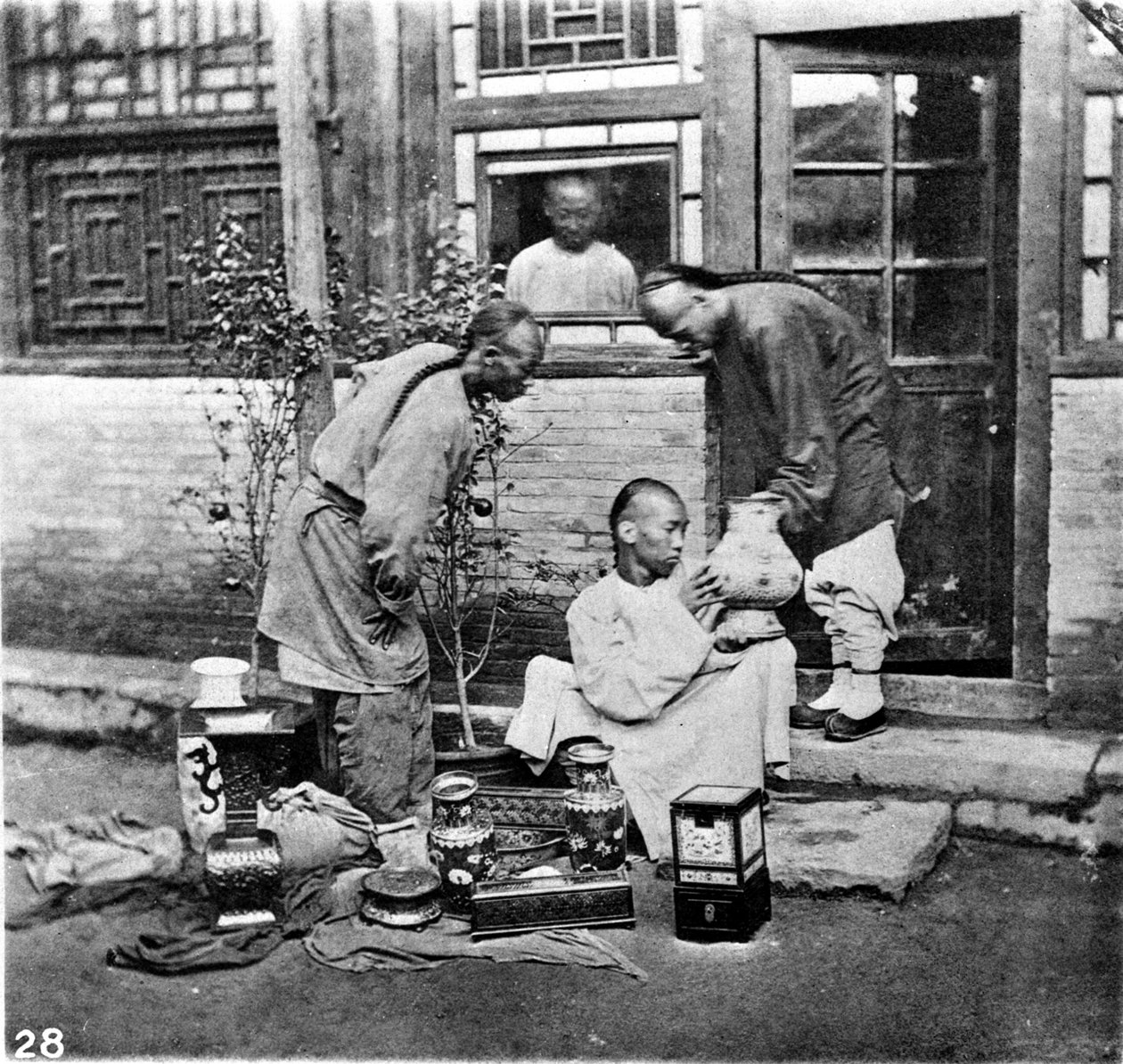 चीन, ब्रोकनर या कला प्रेमी c. 1870 (फोटो) द्वारा जॉन थॉमसन