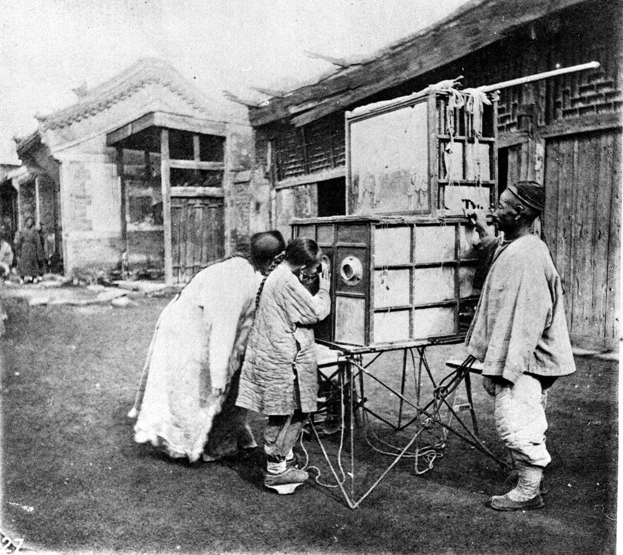 चीन, पीप-शो, 1870 के आसपास (फोटो) द्वारा जॉन थॉमसन