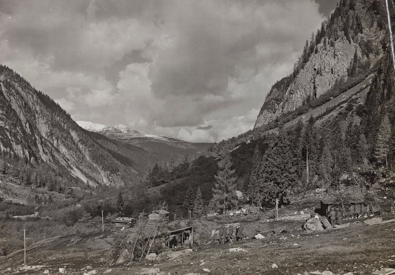 एल्बम "माइन वेल्टक्रेग्स - एरिनरंगेन साउथ-वेस्ट फ्रंट (कैरिंथिया, इटालियन, साउथ टायरॉल) (माई वर्ल्ड वॉर - कारिंथिया, इटली में साउथ-वेस्टर्न फ्रंट की यादें, ट्रेंटिनो-ऑल्टो अडिगे) 31/03/1915-12/11/ 1918 - जोसेफ ज़ोल्स वीन ": ली की घाटी में सैनिक द्वारा जोसेफ़ ज़ोहल्स