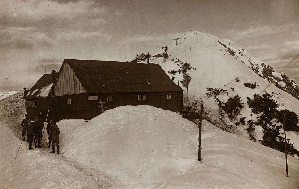 एल्बम "मेरा विश्व युद्ध - दक्षिण-पश्चिम मोर्चे की यादें (कैरिंथिया, इटली, दक्षिण टायरॉल) (मेरा विश्व युद्ध - कारिंथिया, इटली में दक्षिण-पश्चिमी मोर्चे की यादें, ट्रेंटिनो-ऑल्टो अडिगे) 31/03/1915-12 /11 1918 - जोसेफ ज़ोहलेस वियना ": सैन्य बैरक (बी द्वारा जोसेफ़ ज़ोहल्स