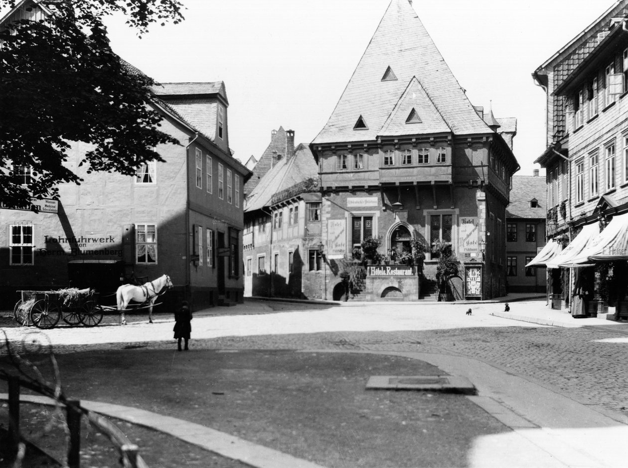 टाउन स्क्वायर, गोस्लर में एक पुराना होटल, c.1910 द्वारा jousset
