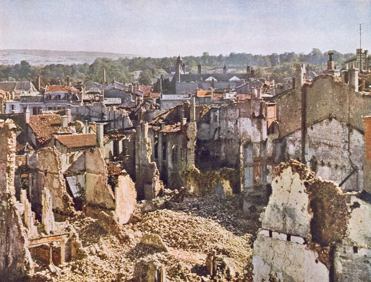 8 महीने की बमबारी के बाद वेर्डन की बर्बादी, 191617 (रंगीन तस्वीर के बाद) द्वारा जूल्स गेरवाइस कोर्टेलमोंट