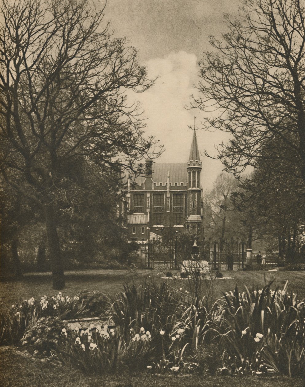 न्यू स्क्वायर से लिंकन इन की रेड ब्रिक लाइब्रेरी, c1935। द्वारा राजा