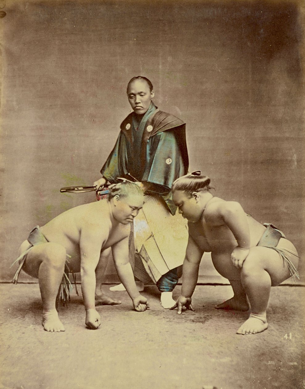 सूमो पहलवान, c.1880 (हाथ के रंगीन एल्बम प्रिंट) द्वारा कुसाकाबे किम्बी