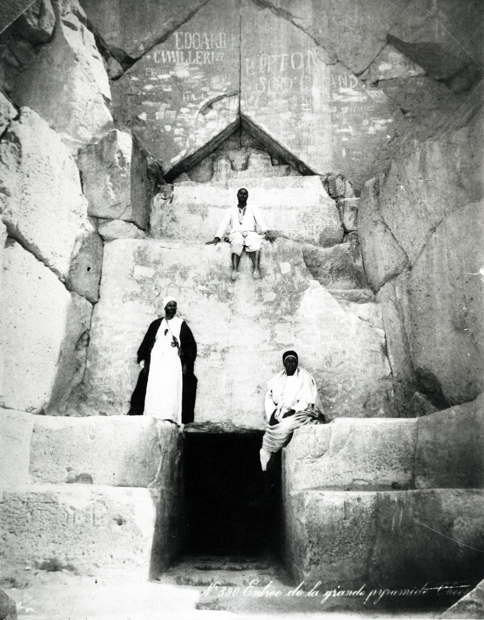 चेप्स के महान पिरामिड का प्रवेश, c.1880 द्वारा Langaki