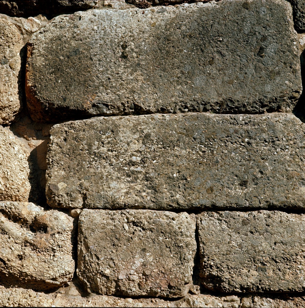 लायंस गेट के पास की दीवारें: पेलोपोनिज़ (1500-1100 ईसा पूर्व) ग्रीस में प्राचीन शहर माइसीन का स्थल द्वारा स्वर्गीय नरककालीन अवधि