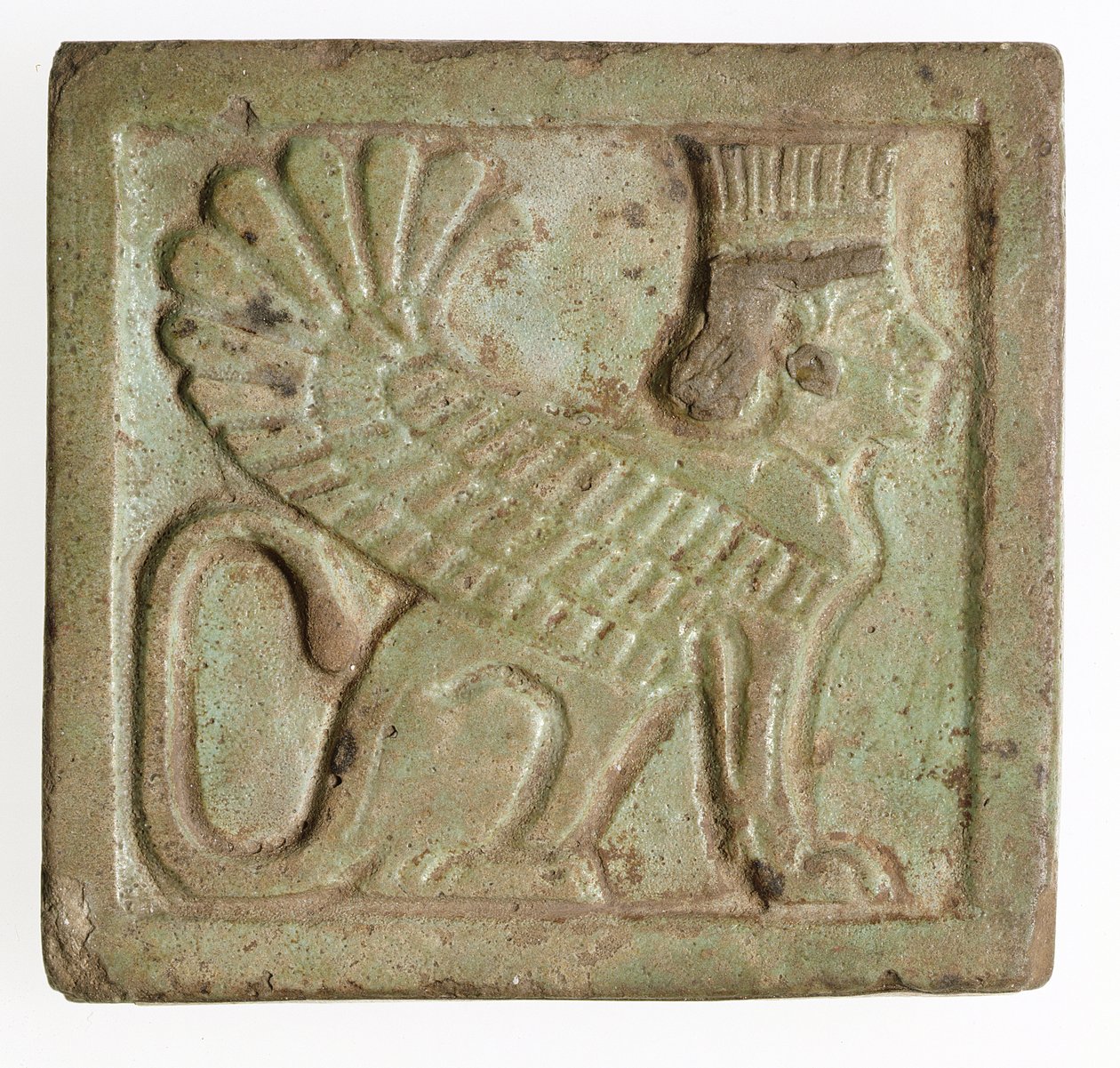 पंखों वाले फ़ारसी स्फ़िंक्स के साथ पट्टिका, c.525-401 ईसा पूर्व (ढाला हुआ फैयेंस) द्वारा देर से मिस्र