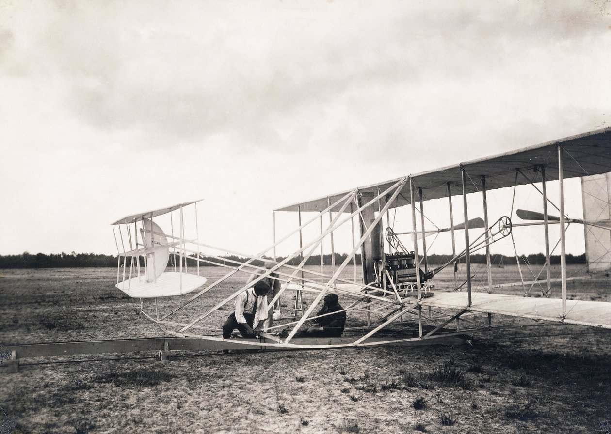 लियोन बोलेली राइट भाइयों के विमान में काम कर रहे थे, c.1909 द्वारा लियोन बोल्ली